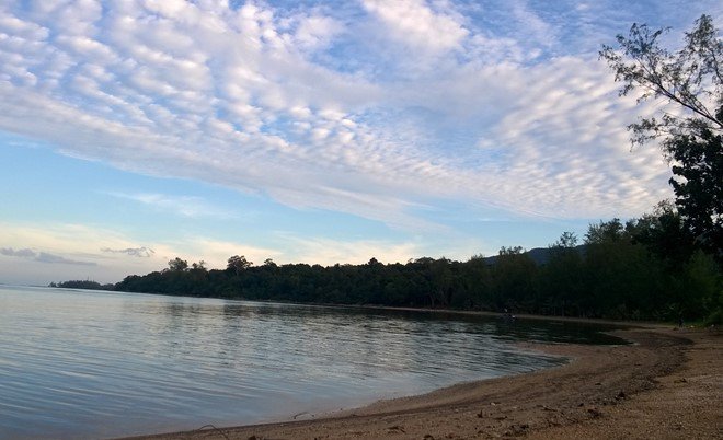 Quang cảnh hoang sơ của một bãi tắm ở Hòn Một. Quang cảnh hoang sơ của một bãi tắm ở Hòn Một.